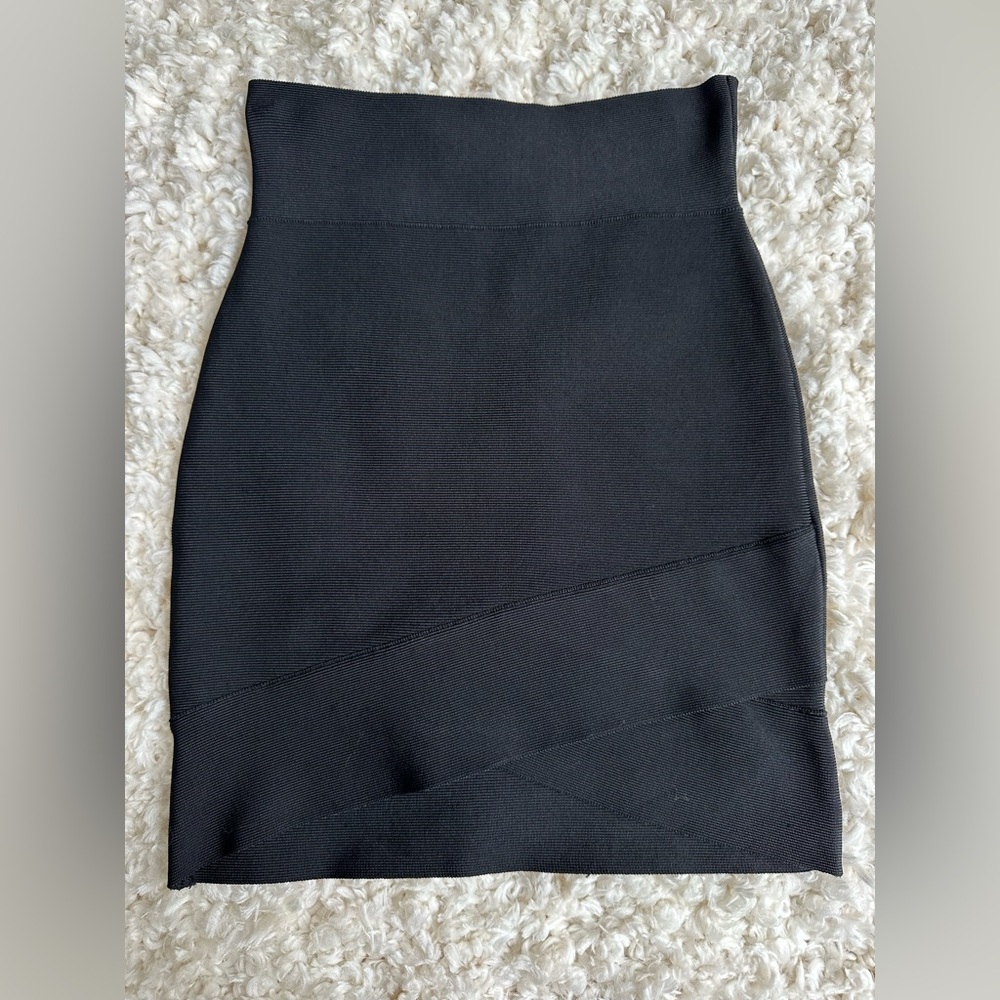 BCBGMAXAZRIA - Silvie Criss Cross Hem Bandage Mini Skirt - Black XS